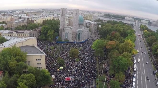 Мусульмане Петербурга мирно и вежливо отпраздновали Ураза-байрам