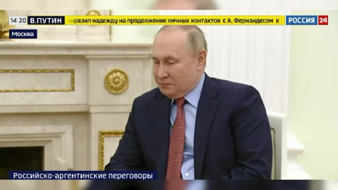 Путин поблагодарил президента Аргентины за регистрацию "Спутника V"