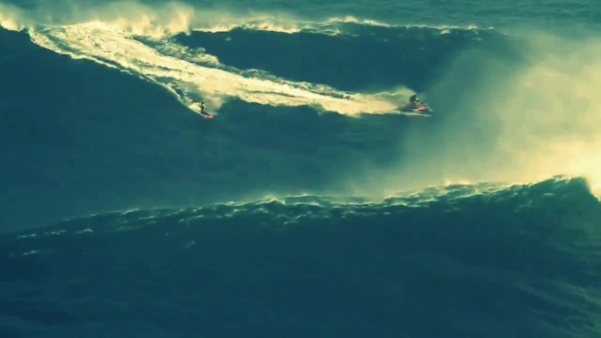 Гавайский серфингист поймал волну рекордной высоты