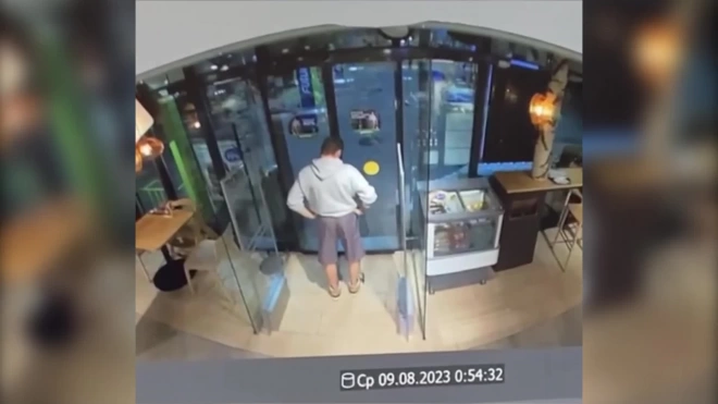 Росгвардейцы задержали гражданина, который не расплатился за заказ в кафе на АЗС в Петербурге