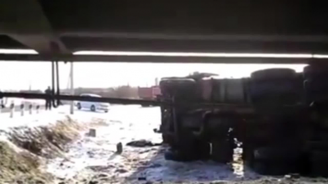 Видео из Благовещенска: При столкновении грузовика и поезда водитель погиб