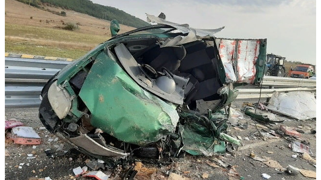 На трассе "Таврида" в Крыму в массовом ДТП погибли 2 человека