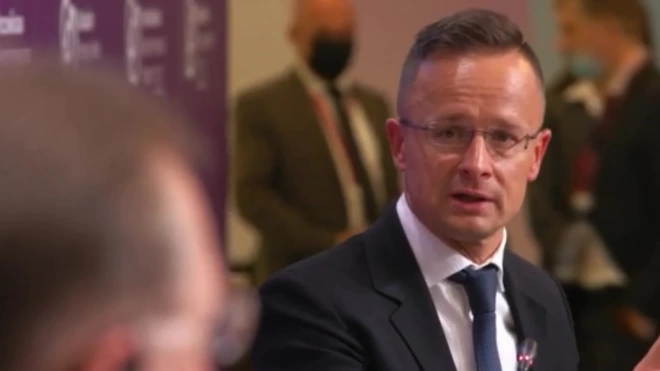 Глава МИД Венгрии объяснил отказ от поставок газа через Украину