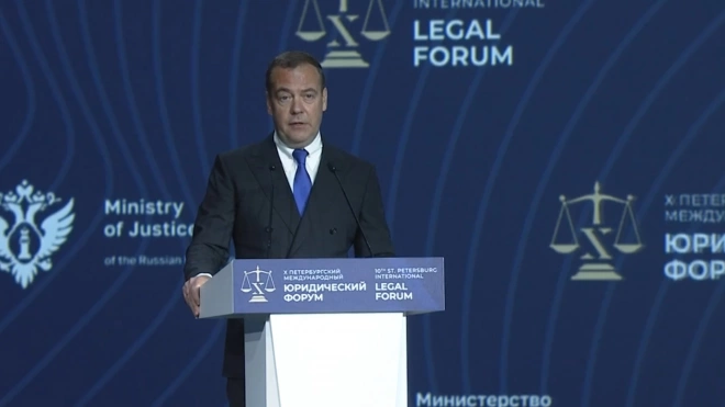 Медведев назвал попытки достижения мира с марионетками невозможными