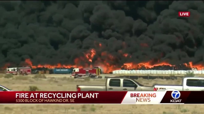 В Нью-Мексико загорелся большой склад с пластиком