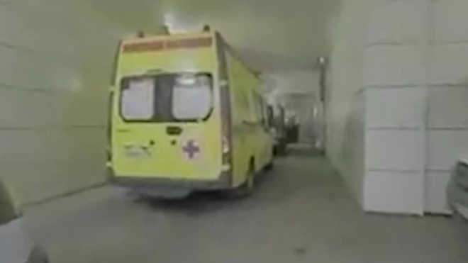 У петербургской больницы святого Георгия образовалась очередь из машин скорой помощи
