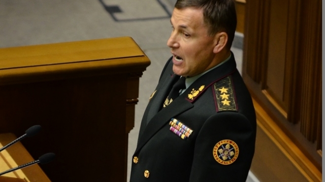 Новый министр обороны Украины пообещал победный триумф в Севастополе и подписал присягу закрытой ручкой
