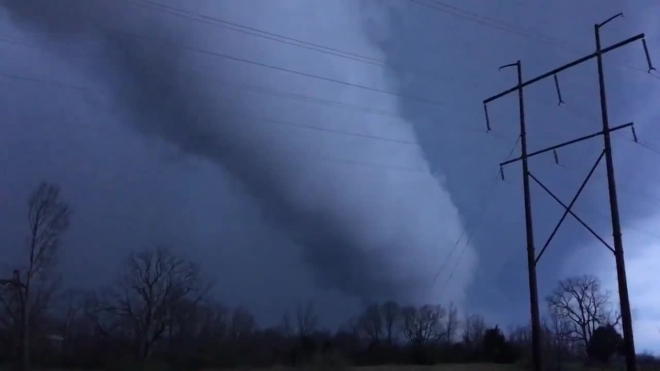 Видео из Кентукки: торнадо накрыло штат