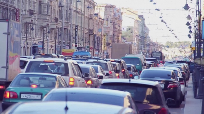 Пробок на дорогах Петербурга в октябре станет еще больше