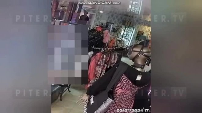 Мужчина под наркотиками украл маску и кружевной корсет из петербургского магазина
