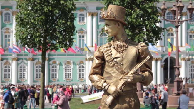 Живые статуи и банда граффитчиков открыли Конгресс ландшафтных архитекторов в Петербурге