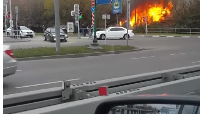 В Москве горел дом вблизи АЗС