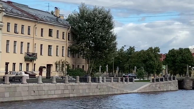 В Петербурге завершен капитальный ремонт правого берега набережной канала Грибоедова протяженностью 280 метров