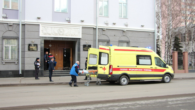 При взрыве в здании ФСБ Архангельска погиб один человек и трое пострадали