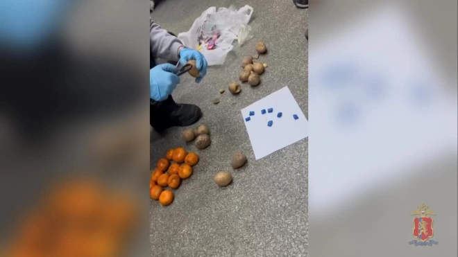 В Красноярске наркокурьер спрятал "синтетику" в мандарины и картошку