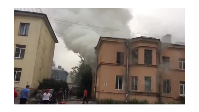 Очевидцы: На улице Гладкова полыхал дом, есть погибшие и пострадавшие