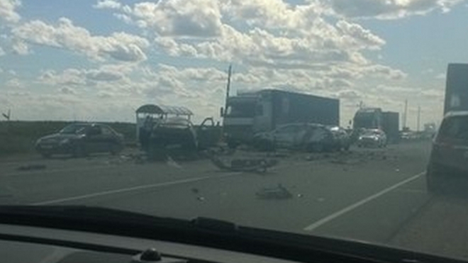 Страшное ДТП на Мурманском шоссе: разбито четыре машины, есть погибшие