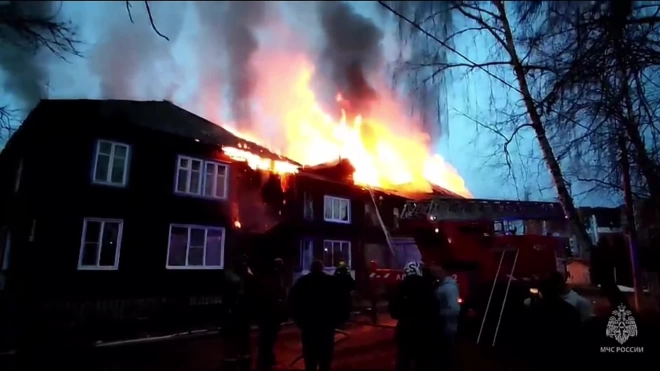 В Рязани ликвидировали пожар в двухэтажном доме