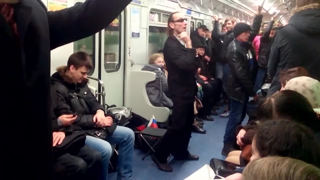 Мим-патриот в метро