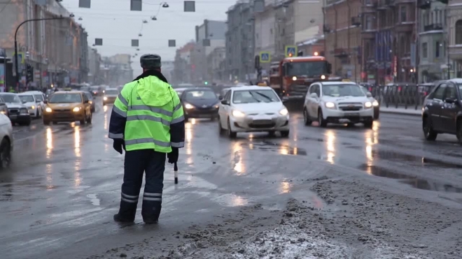 В Петербурге 10-балльные пробки, машины двигаются с минимальной скоростью