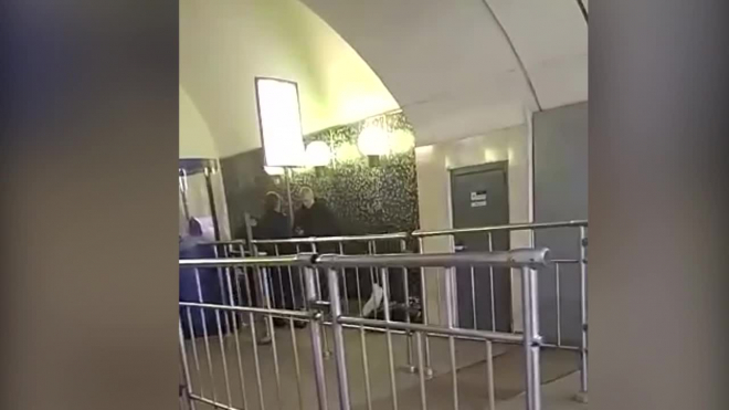 На станции метро "Сенная площадь" умер петербуржец