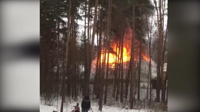 Видео: в Токсово загорелся частный дом