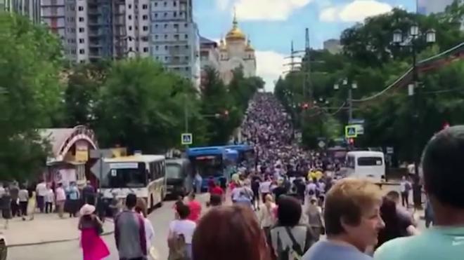 В Хабаровске жители вышли на стихийный митинг против ареста губернатора Сергея Фургала