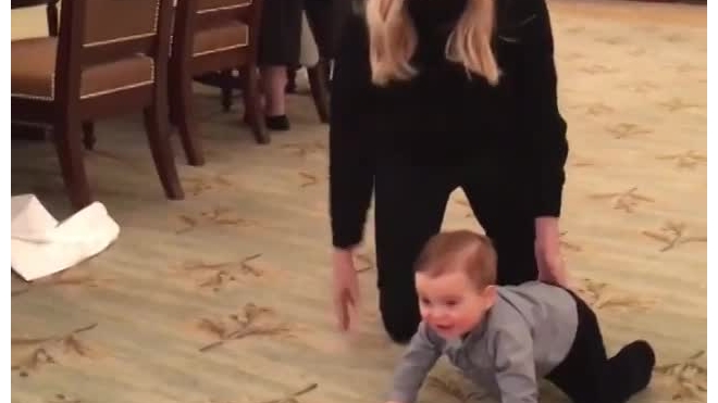 Иванка Трамп сняла видео с 10-месячным сыном на ковре Белого дома