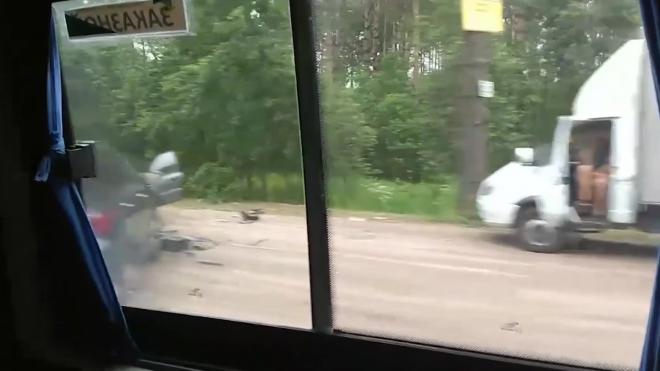 На Волховском шоссе произошло лобовое столкновение 