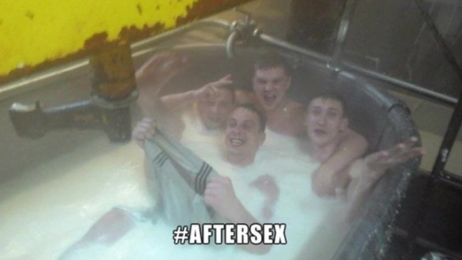Instagram заполонили селфи после секса. Под тегом #aftersex selfie даже знаменитое фото шалунов-сыроваров, купающихся в молоке
