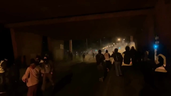 Протестующие во Франции начали блокировать депо и трассы