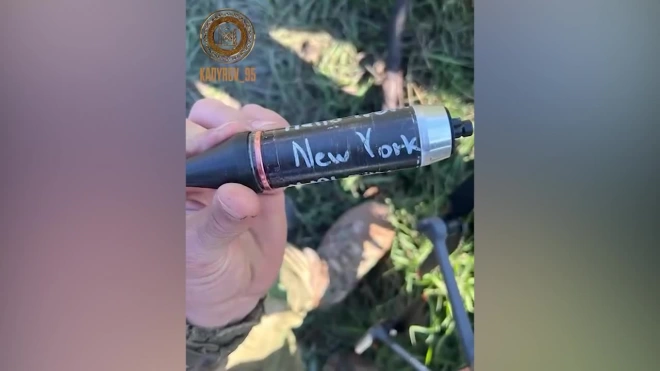 Кадыров показал подбитый квадрокоптер с надписью "Привет из Нью-Йорка"