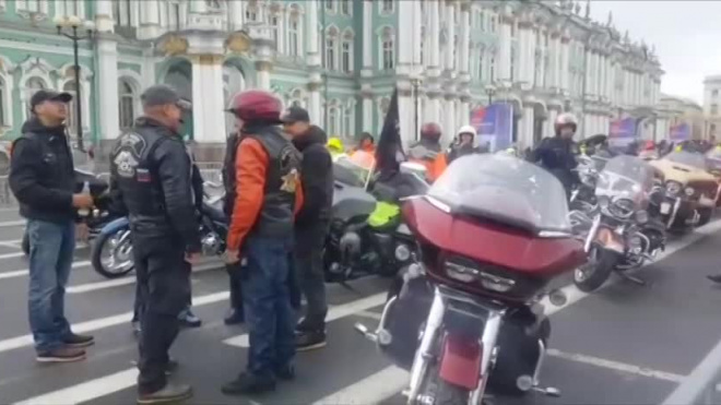 В Петербурге стартовал масштабный мотопарад