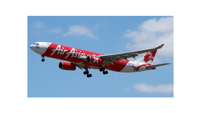 Крушение самолета AirAsia: спасатели вытащили из воды 40 мертвых пассажиров