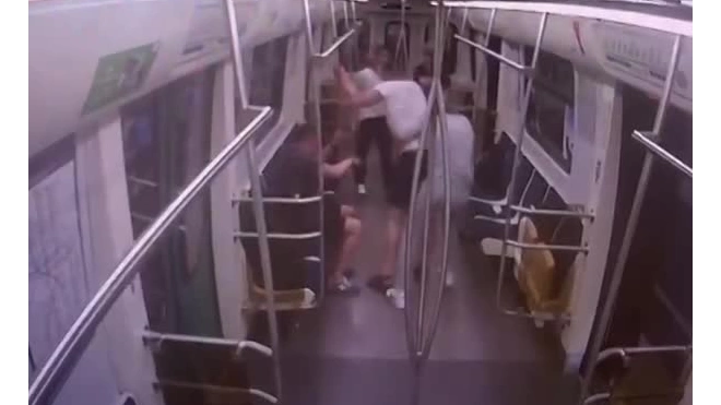 Мужчине, который махал кулаками перед пассажирами метро в Петербурге, утвердили обвинительное заключение