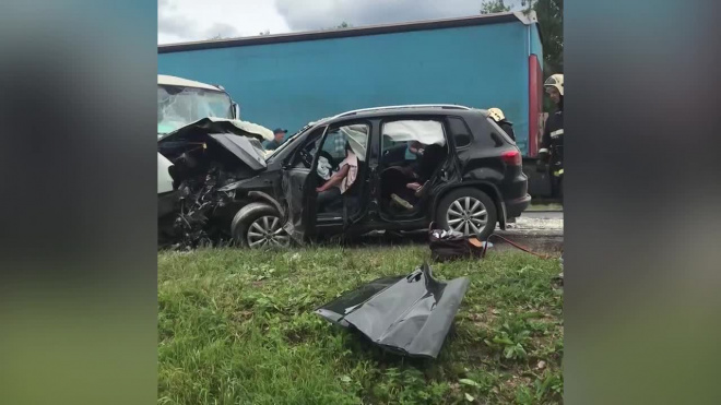 Видео: на Нарве пенсионер устроил массовое ДТП, есть пострадавшие