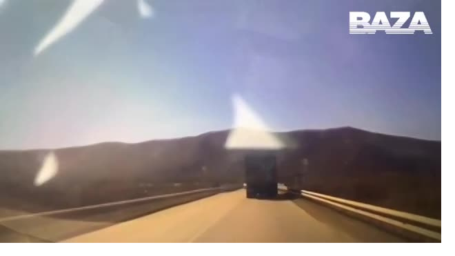 Опубликовано видео с регистратора автомобиля, который провалился вместе с мостом в Приморье 