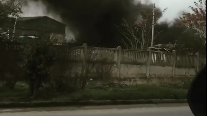 Появилось видео пожара на дороге под Севастополем