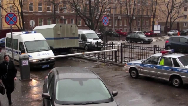 В Петербурге мигрант из Молдовы повесился на электрическом проводе