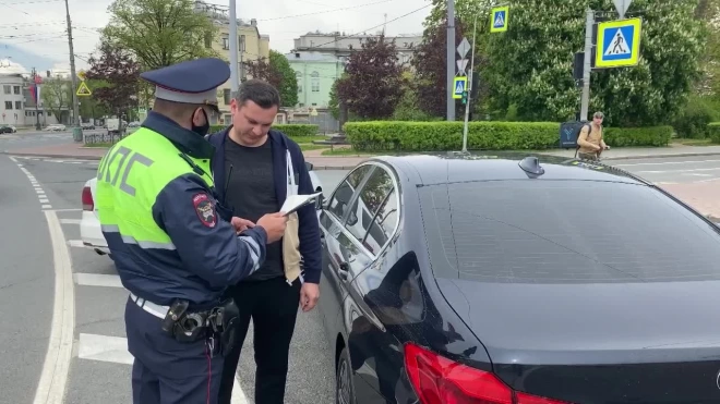 С начала года в Петербурге выявлено 8 тысяч автомобилей с тонировкой