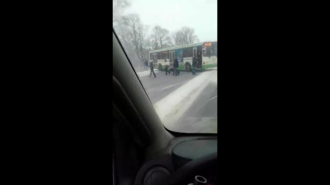 Московское шоссе перекрыто из-за ДТП с автобусом