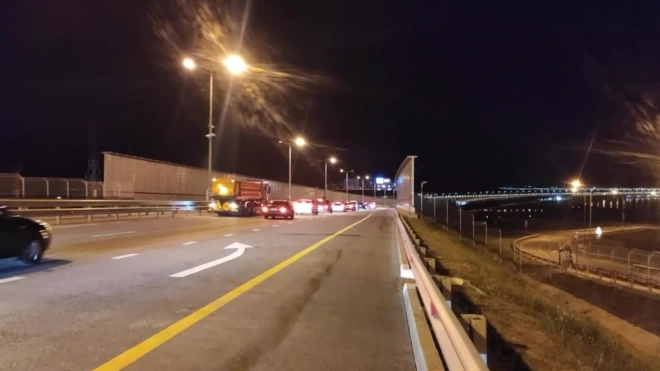 Хуснуллин: по неповрежденной полосе Крымского моста запустили движение автомобилей