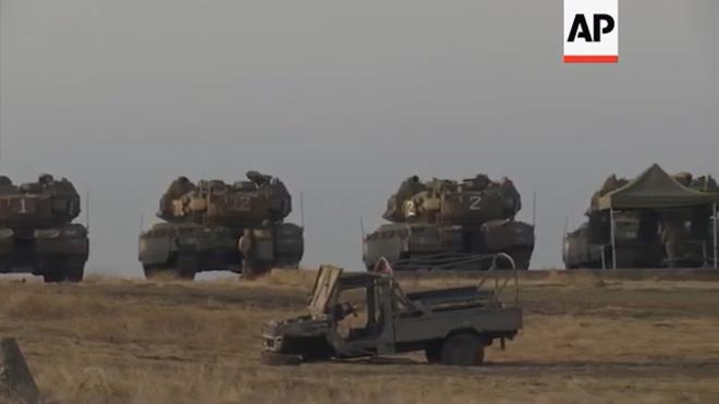 Армия Израиля нанесла удары по военным целям на границе с Сирией