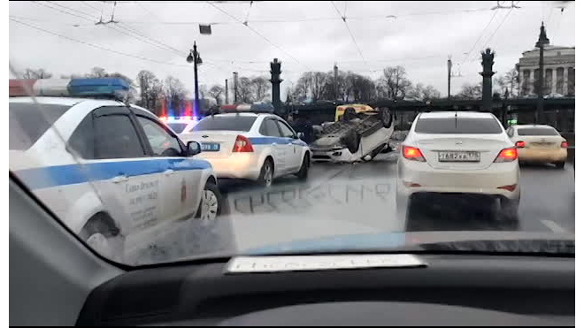 Пятимесячный ребенок пострадал в аварии на Ушаковском мосту