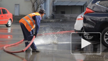 Коммунальные службы продолжают отмывать город после зимы