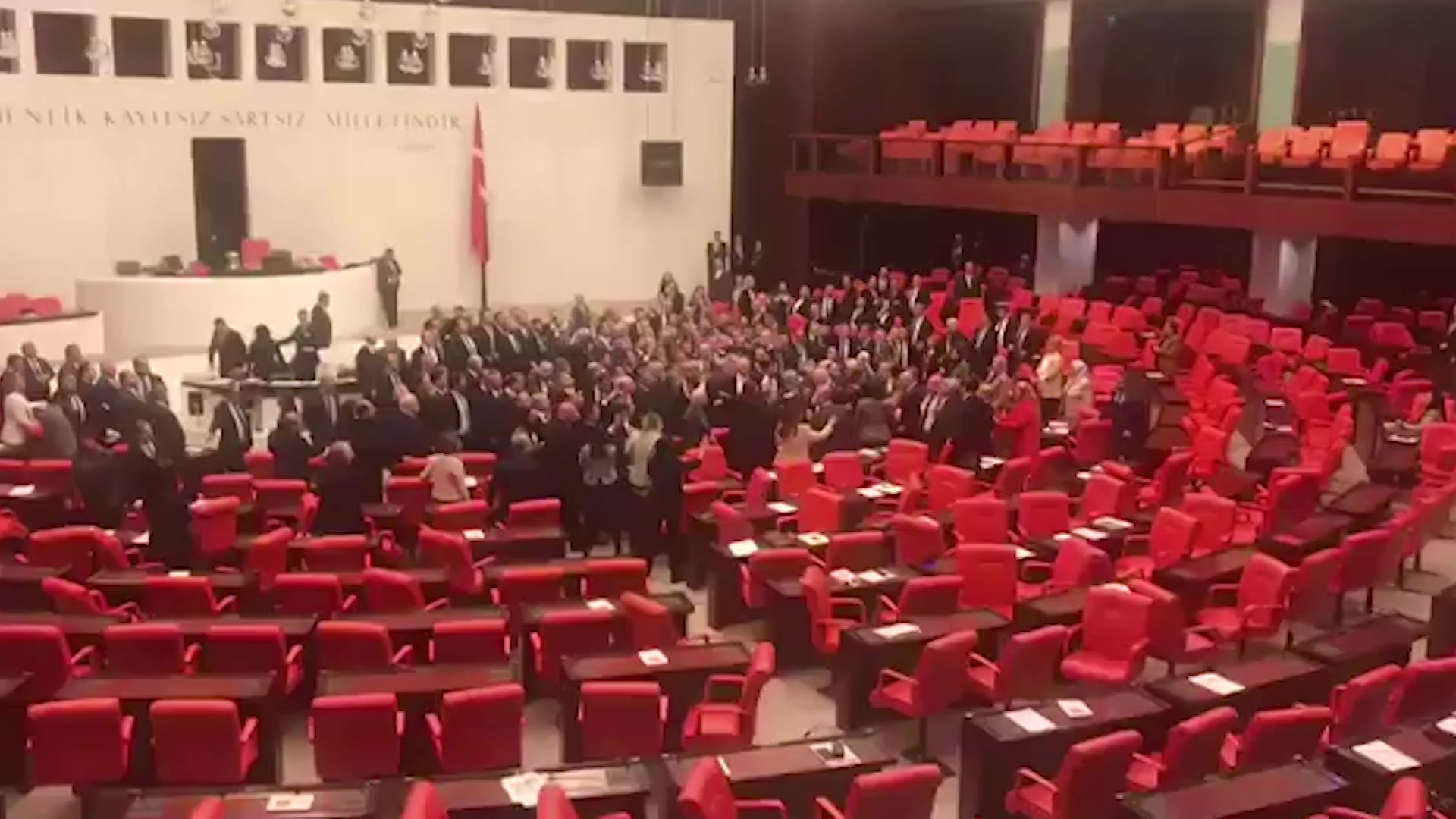 В турецком парламенте подрались из-за "идлибского" вопроса