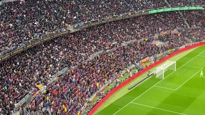 Фанаты "Барселоны" желали смерти футболисту "Реала" во время матча