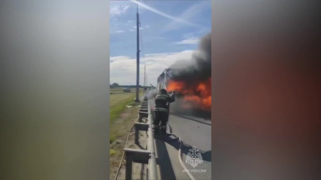 Спасатели потушили загоревшийся автобус, направлявшийся в Москву