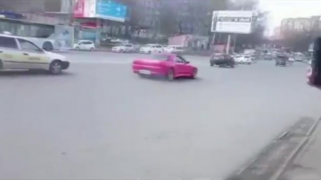 Беспредельщик из Находки устроил опасный дрифт во Владивостоке