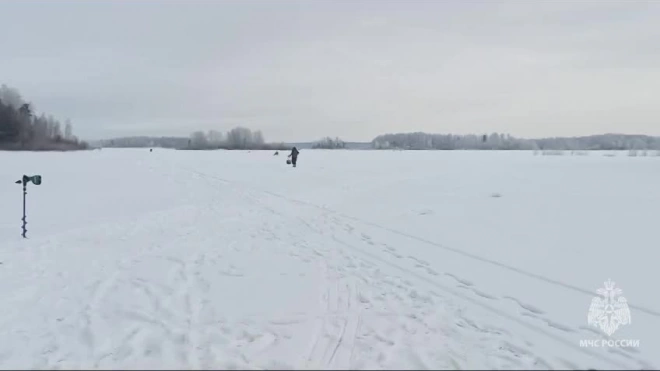 В Челябинской области машина провалилась под лед на водохранилище